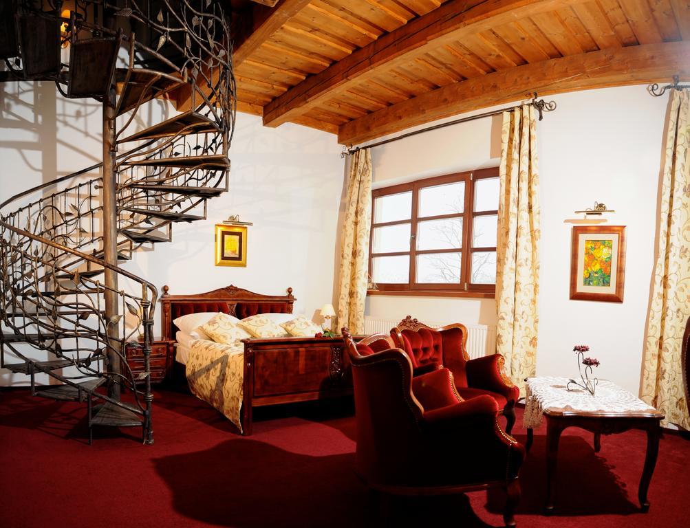 Hotel Folwark Stara Winiarnia Mszana Dolna Habitación foto