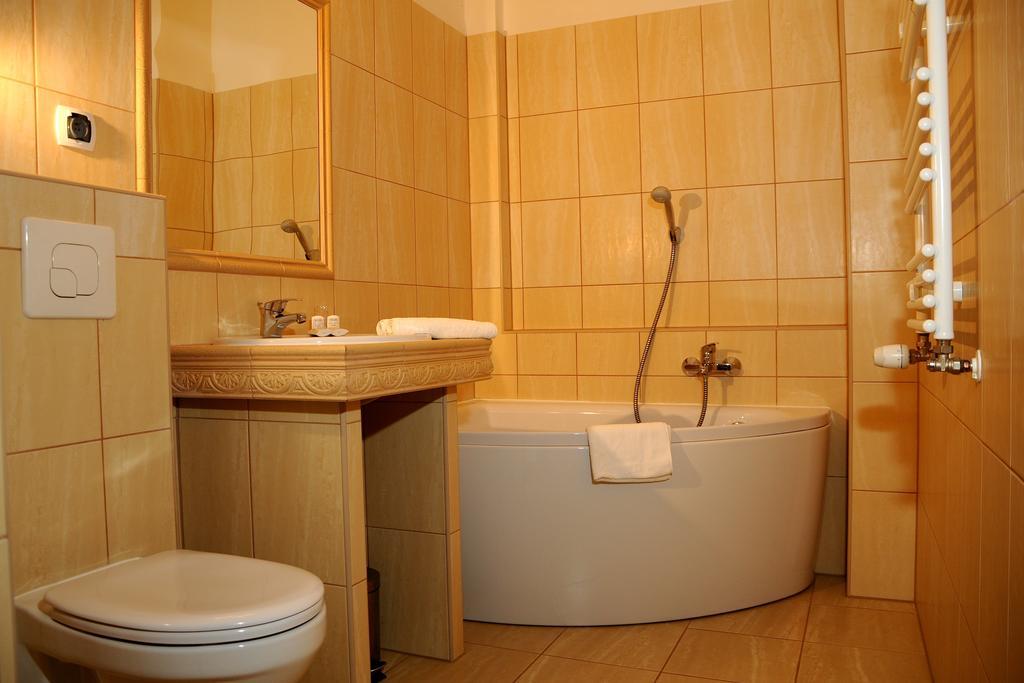Hotel Folwark Stara Winiarnia Mszana Dolna Habitación foto