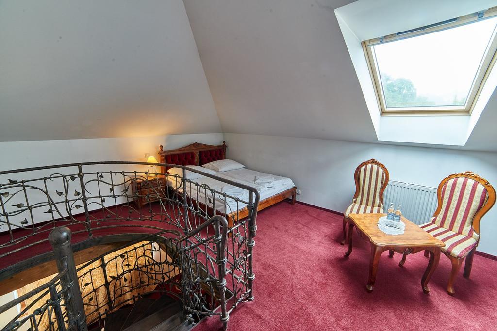 Hotel Folwark Stara Winiarnia Mszana Dolna Exterior foto