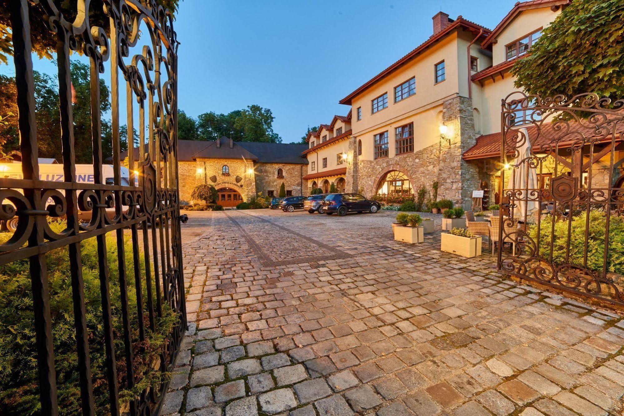 Hotel Folwark Stara Winiarnia Mszana Dolna Exterior foto